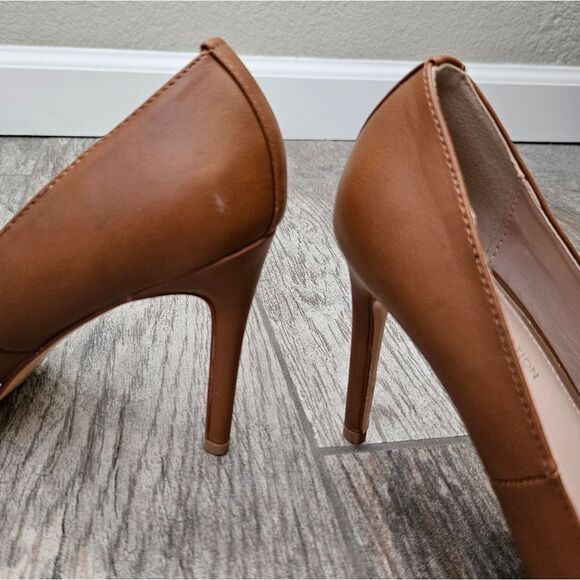 BCBG Harlia Congac Heels with Gold Tone Chain Trim - Picture 14 of 16